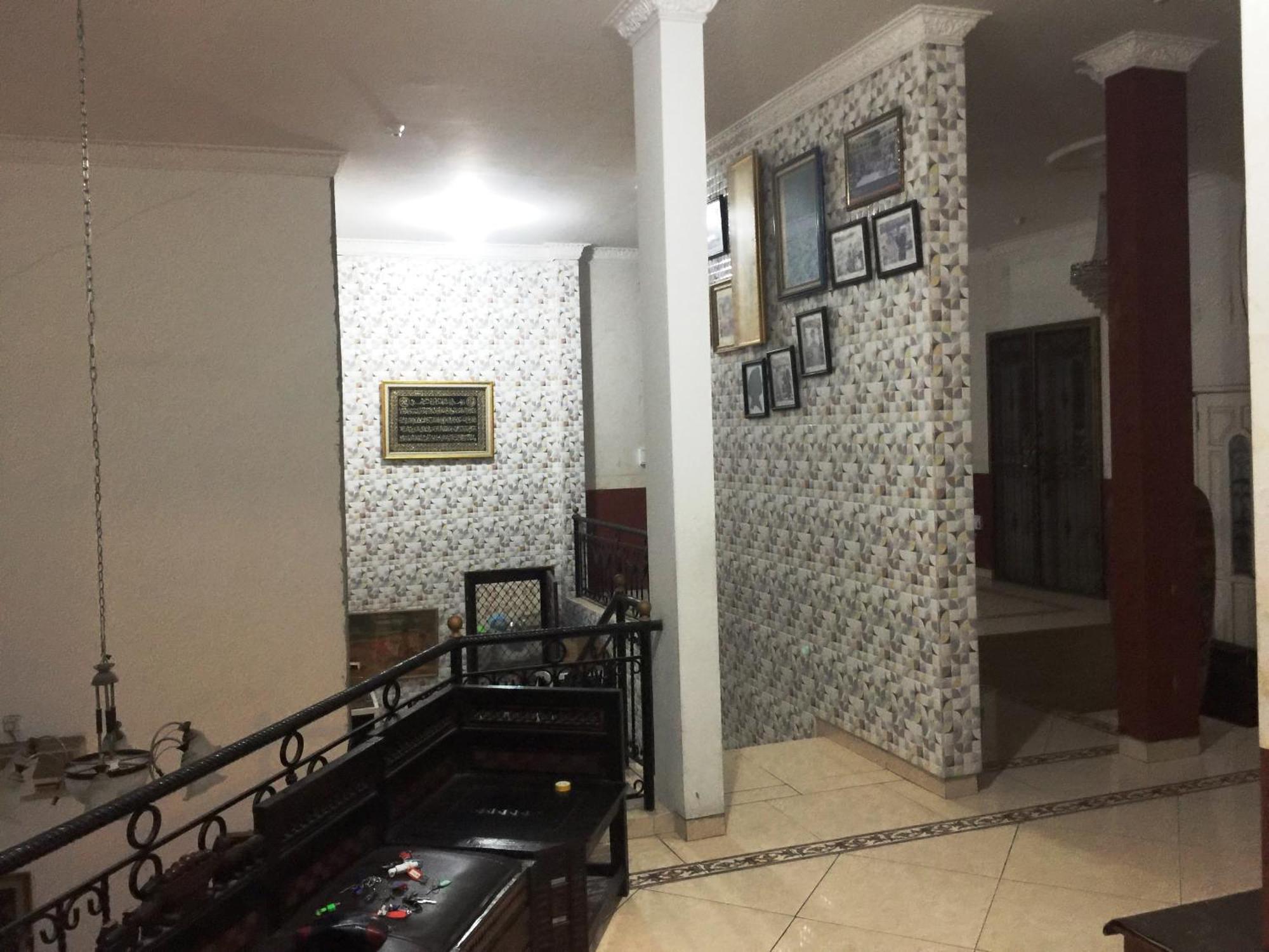 Spot On 93880 Guest House Bu Iin Syariah Sidoarjo Exterior photo