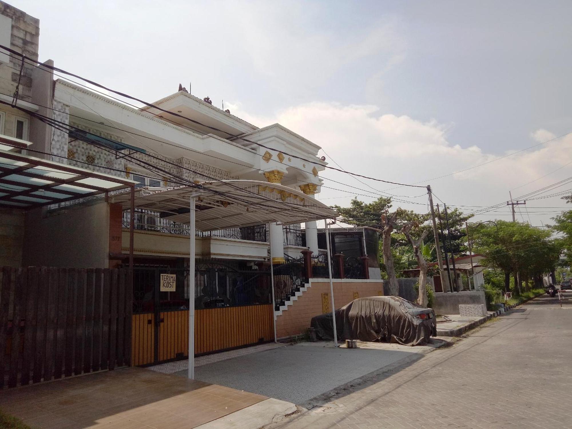 Spot On 93880 Guest House Bu Iin Syariah Sidoarjo Exterior photo